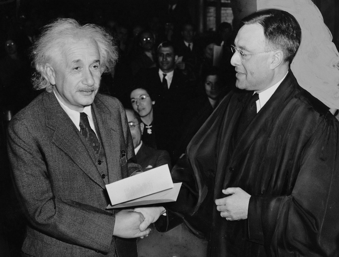As crises de Einstein