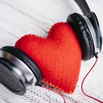 A música é poderosa pois imita os movimentos da alma